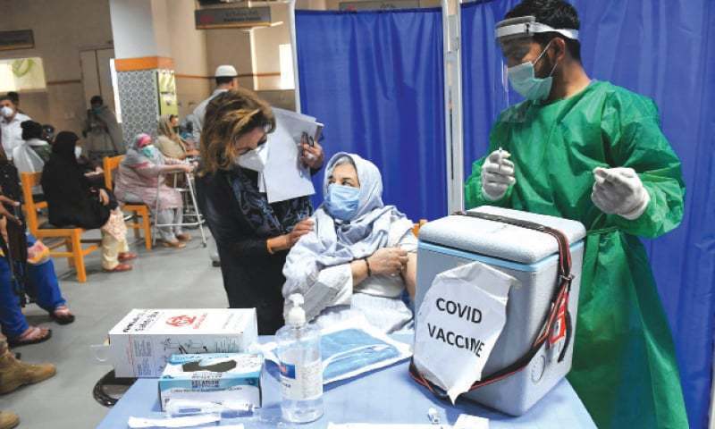 get-vaccinated-by-august-31-ncoc-tells-pakistanis-above-18