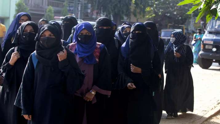 india-58-students-suspended-for-wearing-hijab