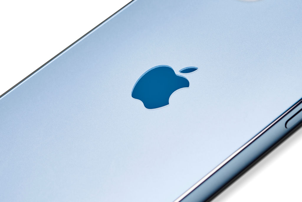 iphone-13-rumoured-to-have-faster-wireless-reverse-charging-option