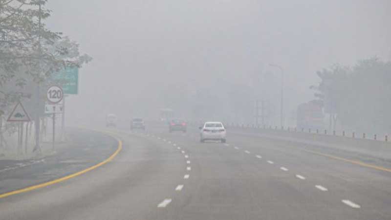 motorway-closed-across-various-points-as-fog-envelops-punjab-kp
