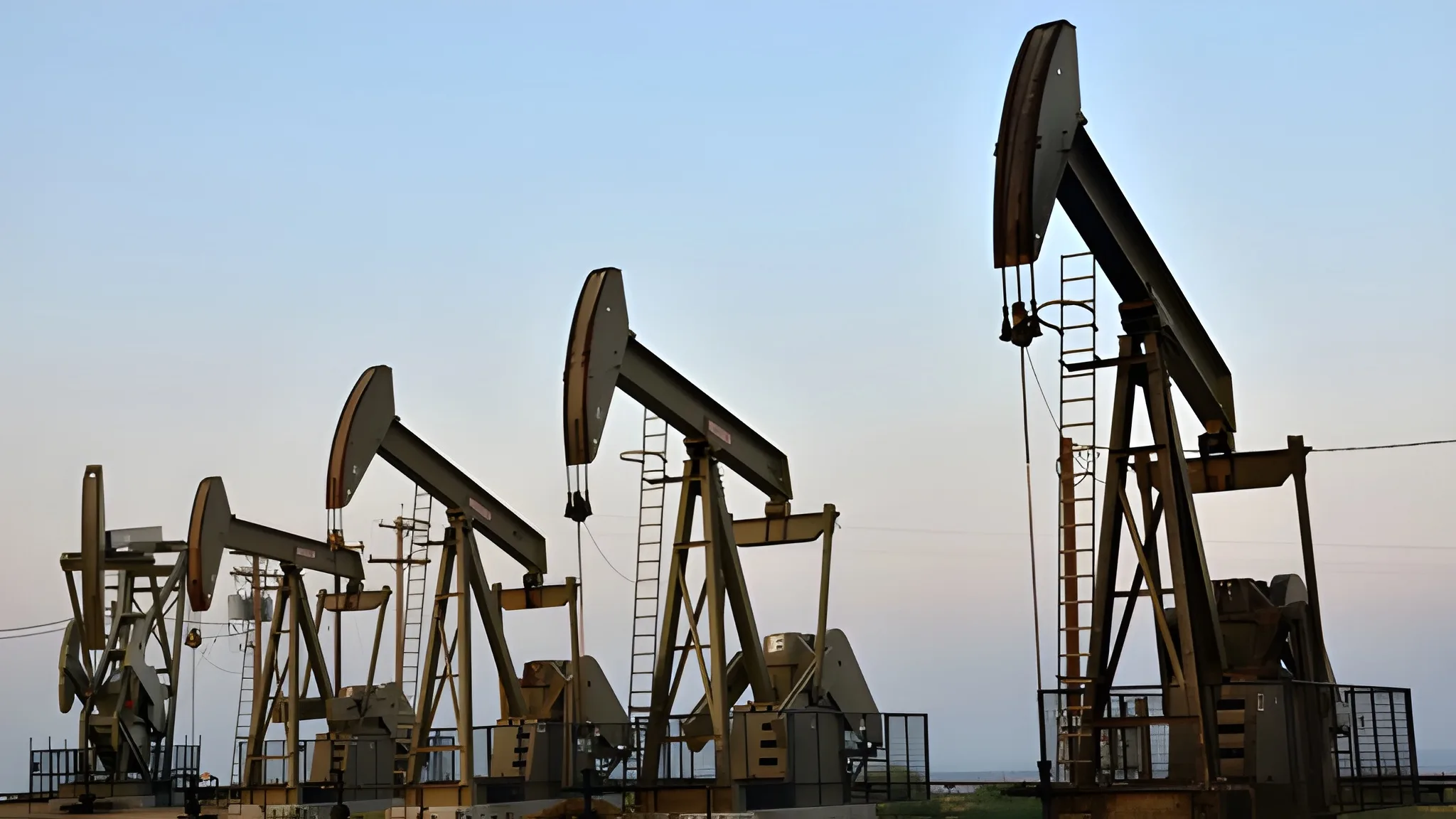 Oil rises as uncertainty clouds Strait of Hormuz reopening
