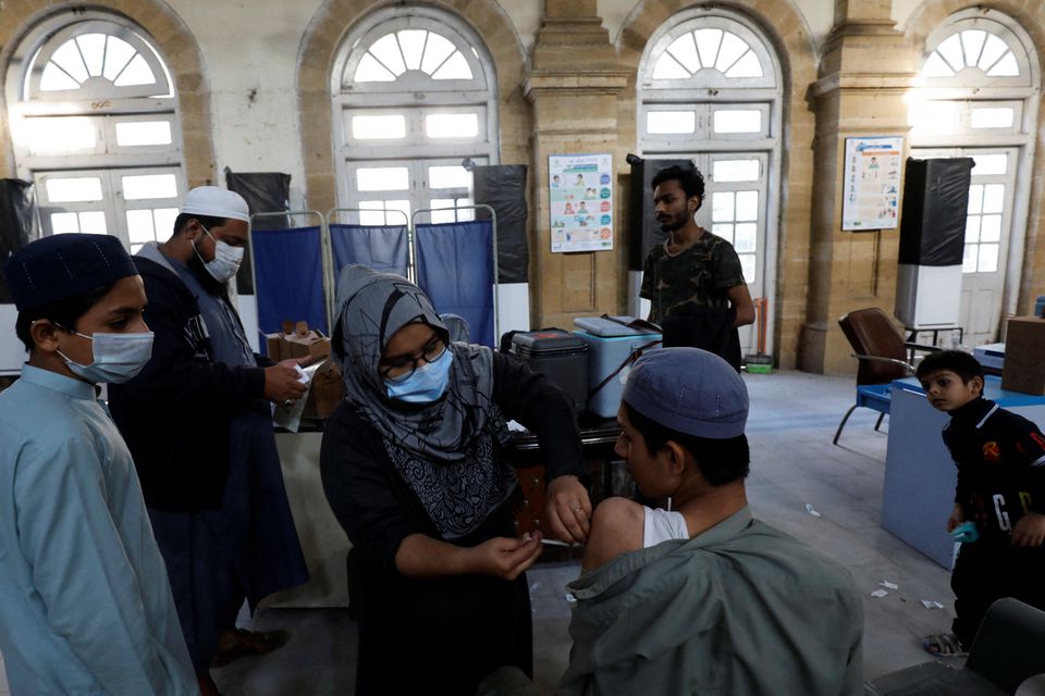pakistan-records-decline-in-covid-19-cases