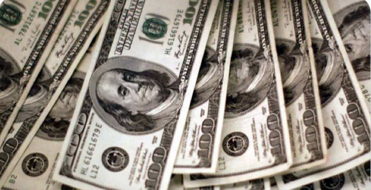 pakistani-rupee-crashes-to-rs226-against-us-dollar