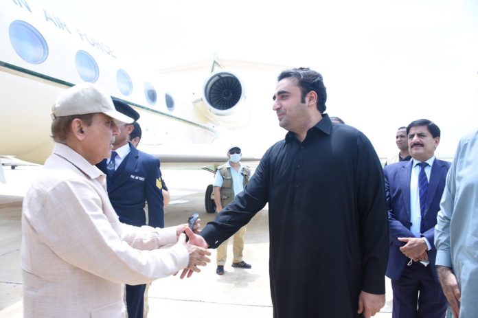pm-shehbaz-arrives-in-sukkur-to-review-flood-relief-operations