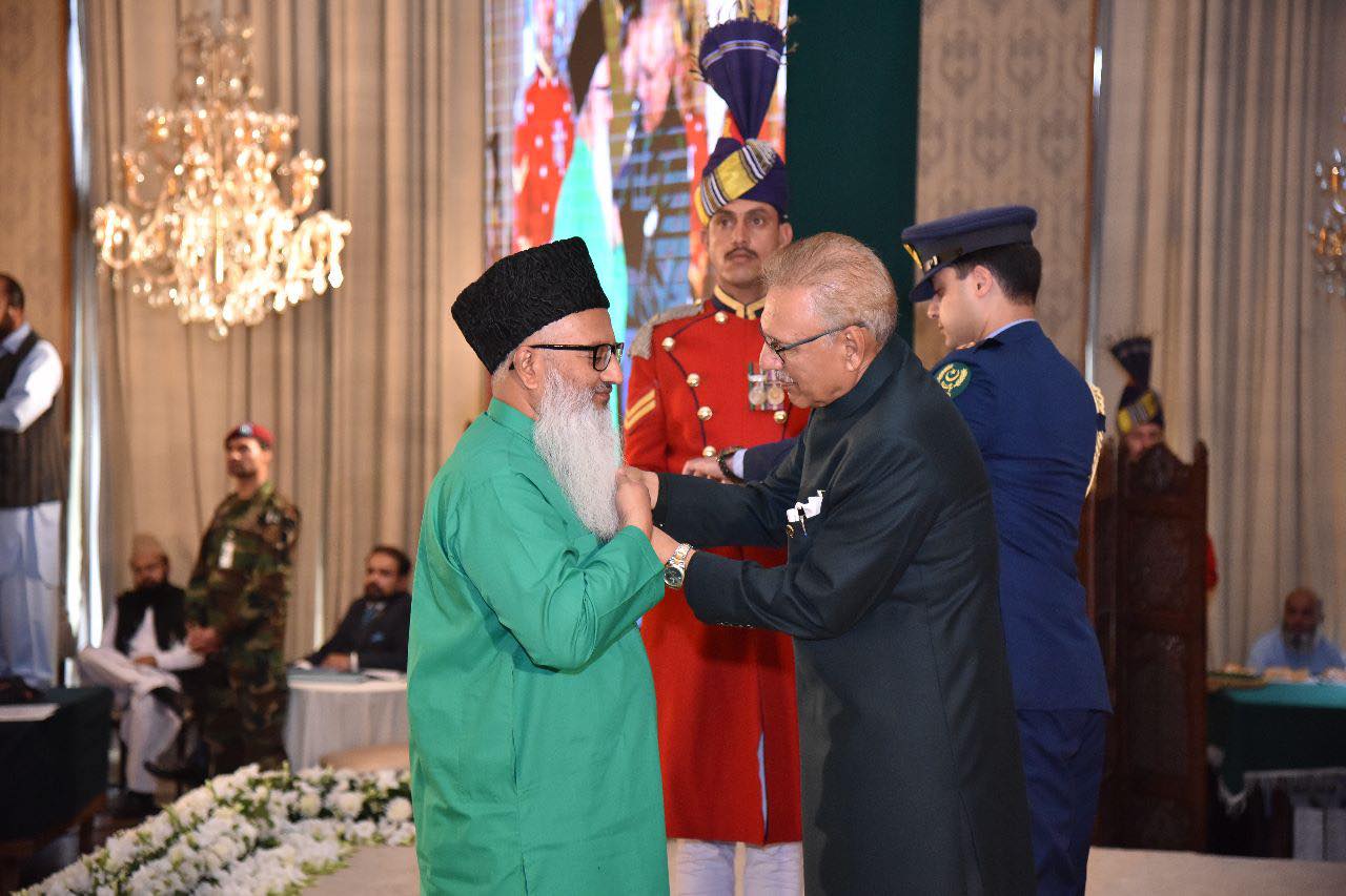 president-arif-alvi-confers-civil-awards-on-253-pakistanis-foreign-nationals