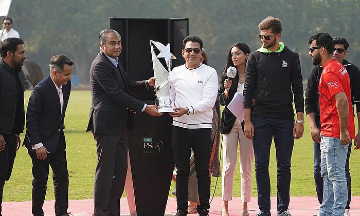 psl-9-trophy-unveiled-at-lahore-s-polo-ground