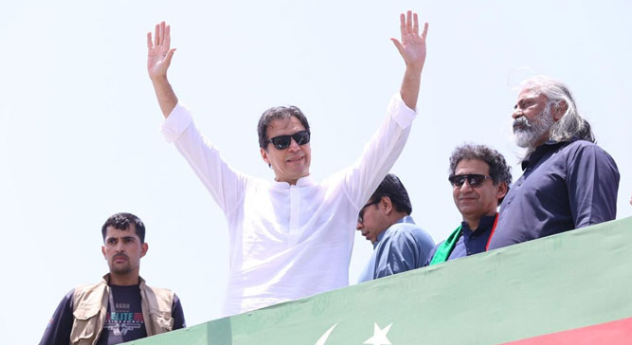 pti-s-azadi-march-enroute-to-islamabad-amid-blockades-crackdown-shelling