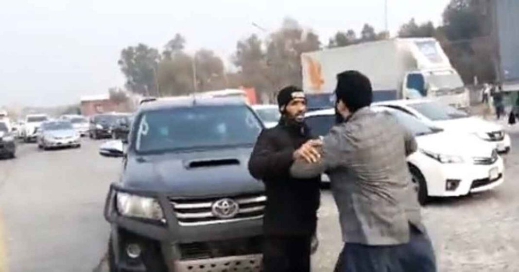 pti-s-farrukh-habib-police-engage-in-scuffle