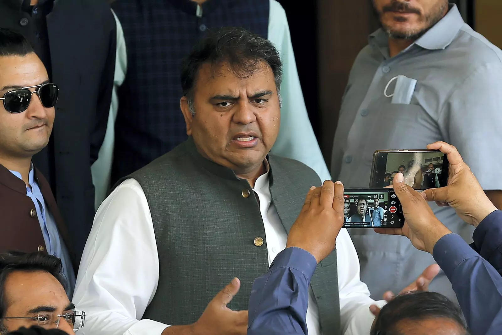 pti-to-decide-on-resignations-within-two-to-three-days-says-fawad