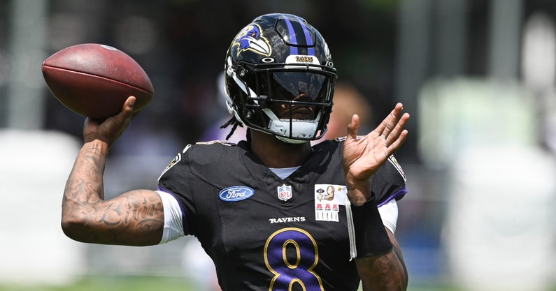 ravens-lamar-jackson-sidelined-with-hamstring-injury-vs-kc