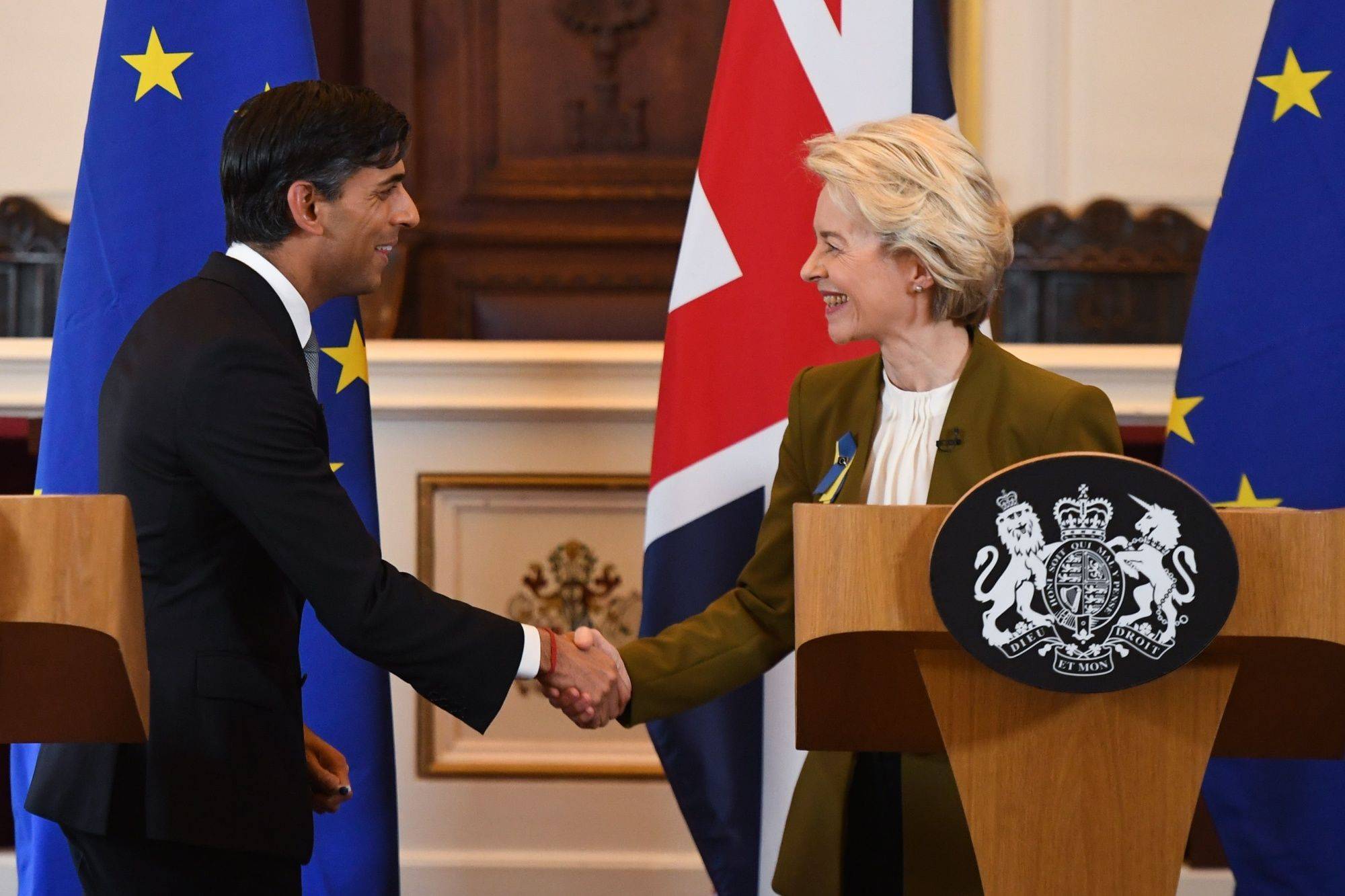 rishi-sunak-strikes-post-brexit-northern-ireland-deal-with-eu