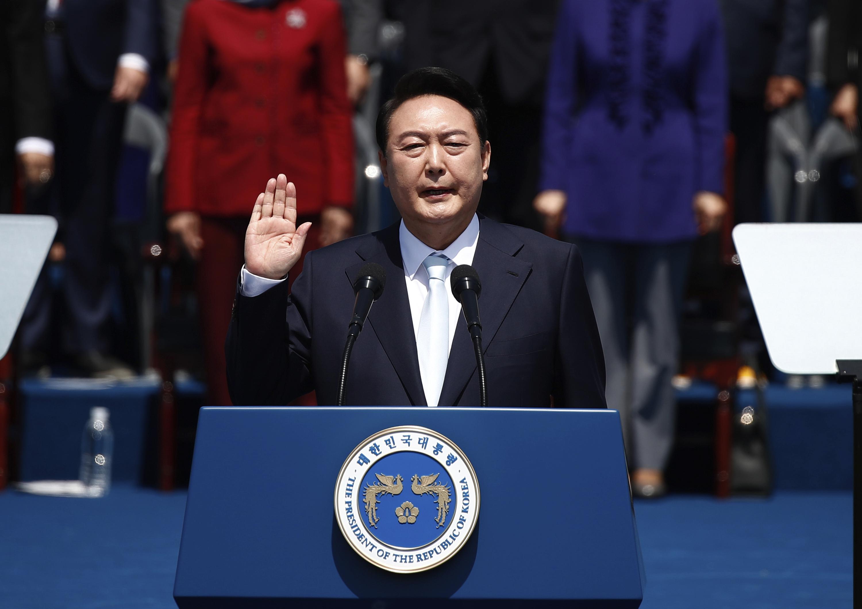 s-korea-s-new-leader-offers-support-if-north-denuclearizes