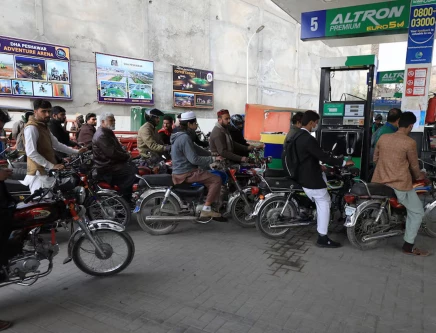 Sindh government plans petrol rationing for vehicles over fuel shortage concerns