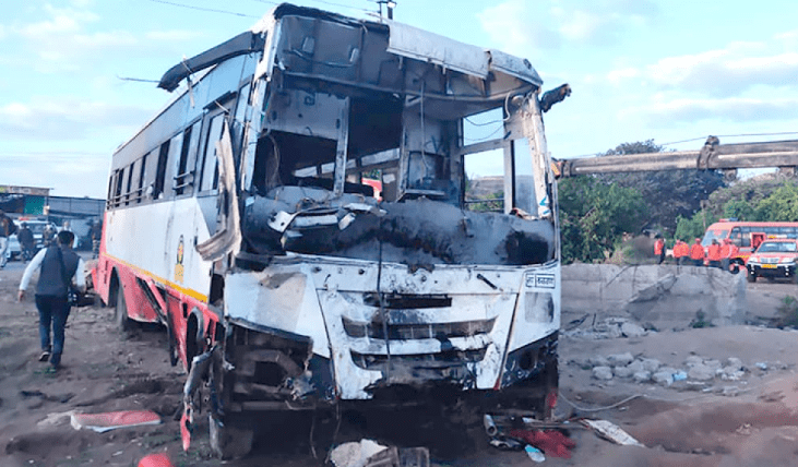 sri-lanka-seven-killed-over-50-injured-in-van-school-bus-collision
