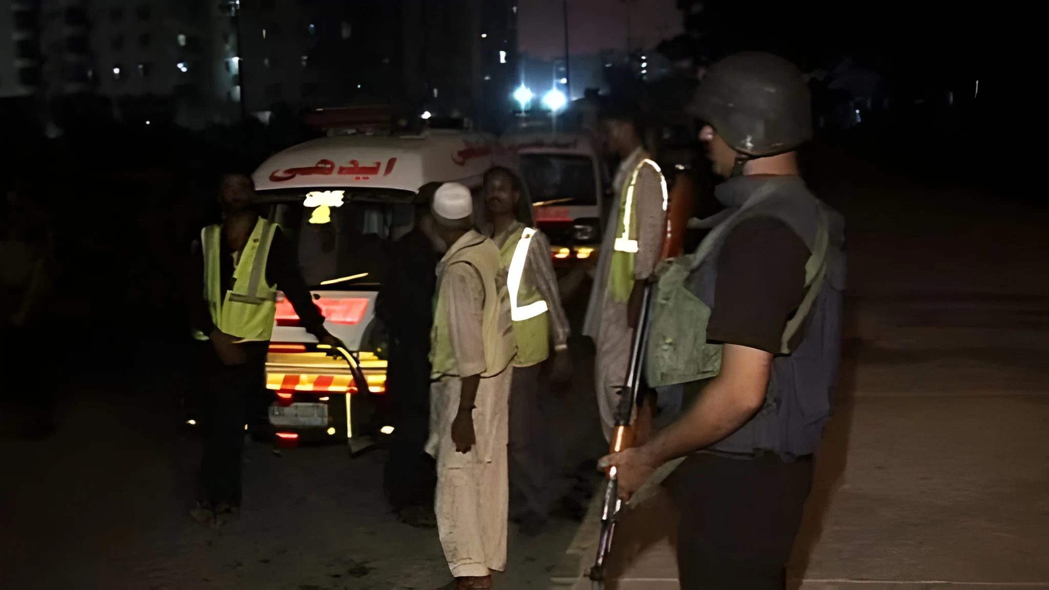 Three injured in Lyari cracker attack