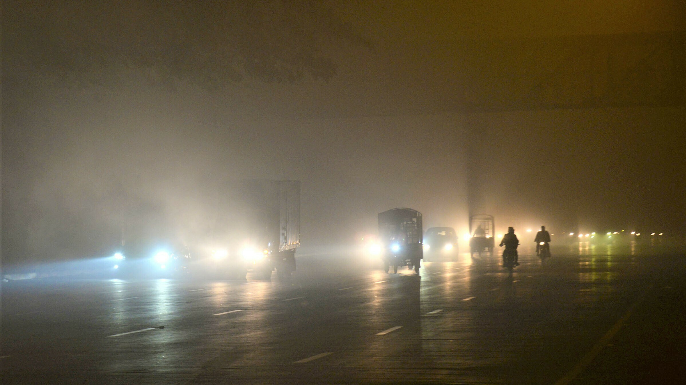 traffic-disrupted-in-many-parts-of-punjab-due-to-dense-fog