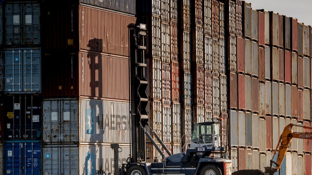 uk-economic-growth-slows-as-supply-chain-problems-hinder-recovery