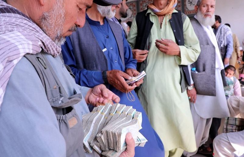un-warns-of-gigantic-collapse-of-afghan-banks