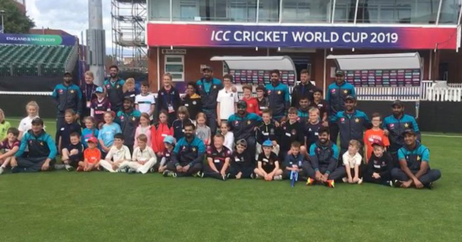 pakistani-players-practice-with-40-young-aspiring-cricketers-in-taunton