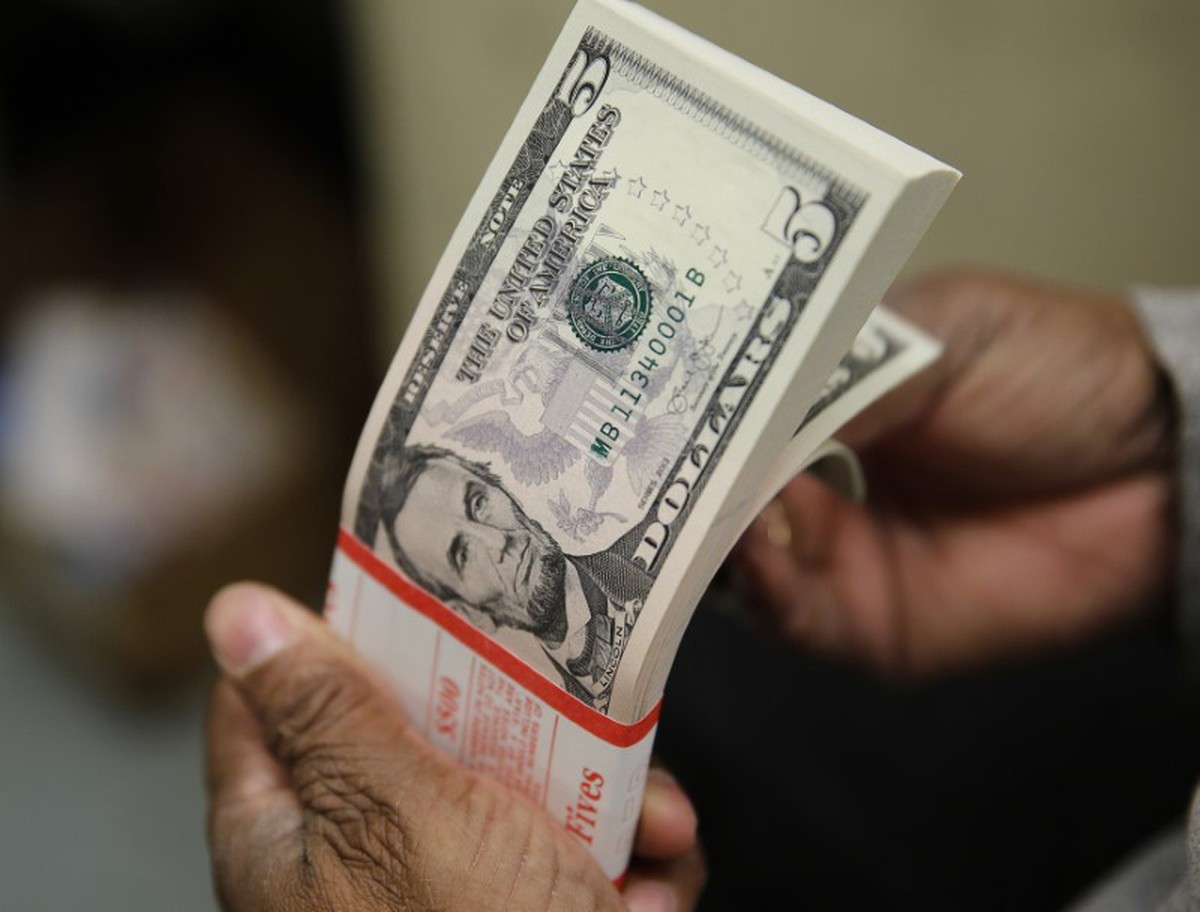 rupee-depreciates-by-11-paisa-against-us-dollar