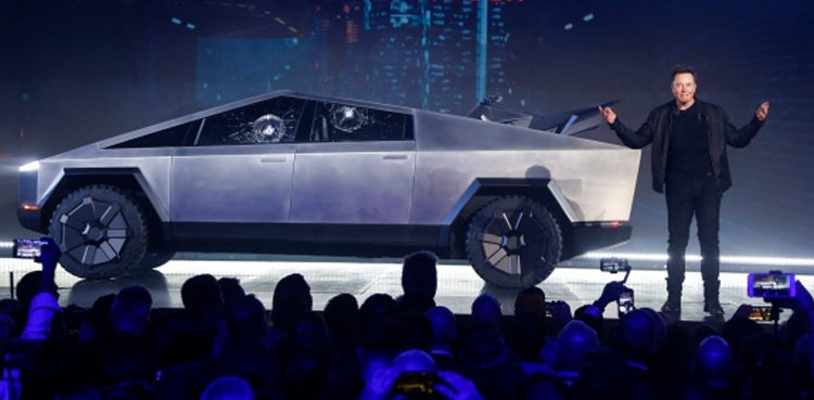tesla-suffers-broken-glass-mishap-during-the-chaotic-launch
