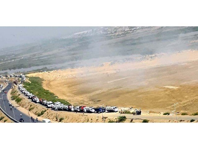 facing-piles-of-trash-sindh-officials-take-the-easy-way-out-in-karachi