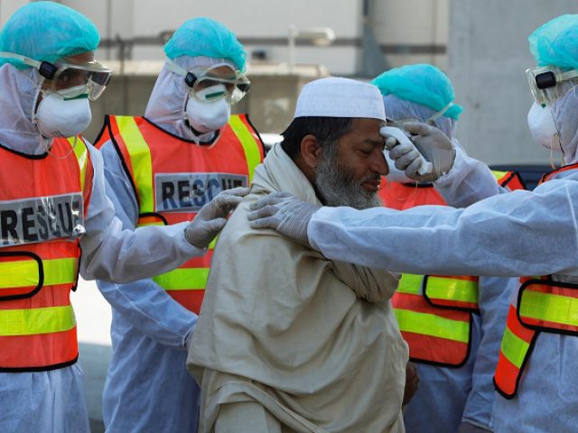 who-country-representative-visits-karachi-airport-to-ascertain-screening-arrangements