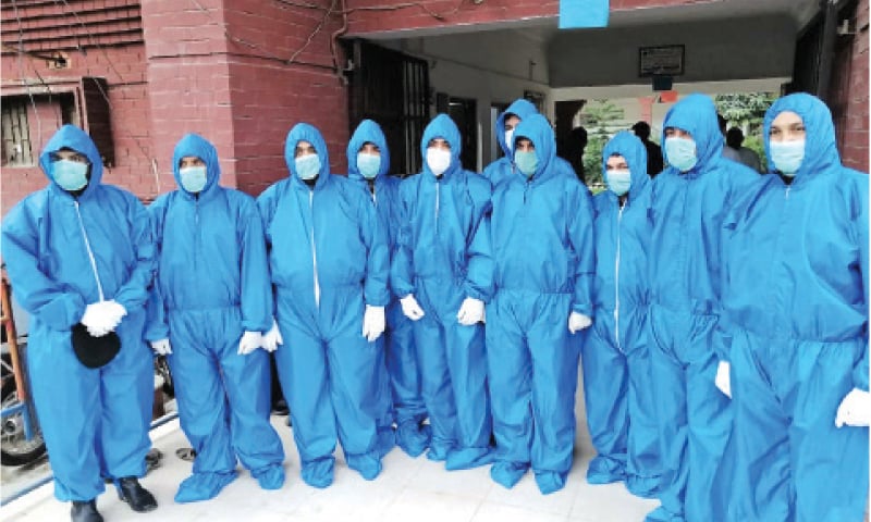 peshawar-police-making-protective-gear-by-themselves