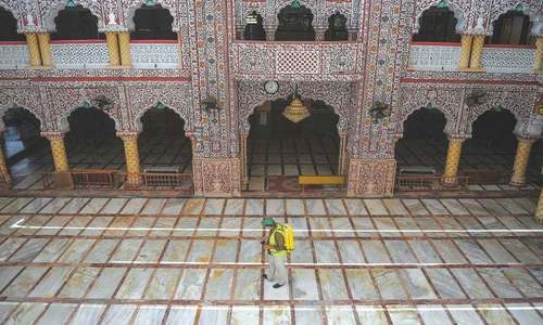 number-of-worshippers-in-kp-mosques-restricted-to-five-or-less