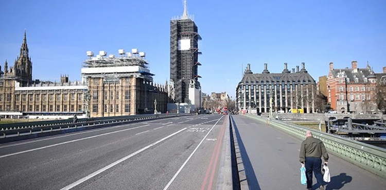 britain-reviews-distancing-rule