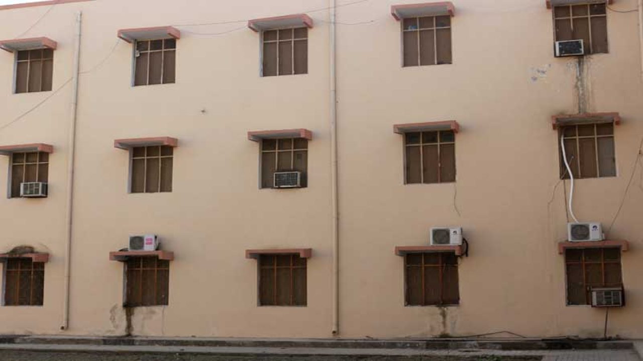 su-hostel-sealed-after-13-female-students-test-covid-positive