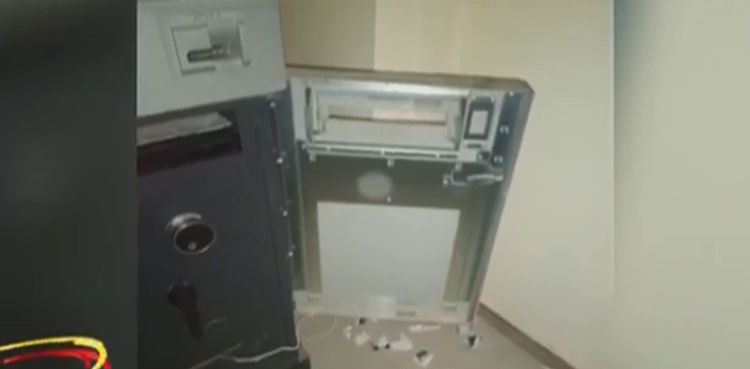 men-break-into-atm-make-off-with-rs1-8-million-cash-in-karachi