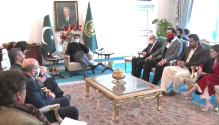 pm-meets-ertugrul-team-and-discusses-pak-turk-joint-project