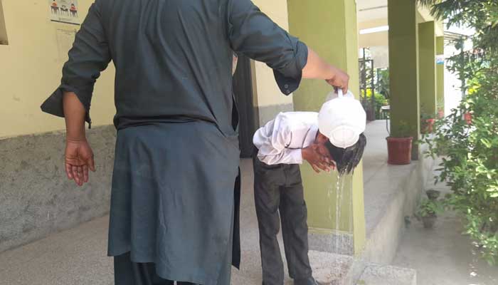 25 students faint due to intense heat in islamabad