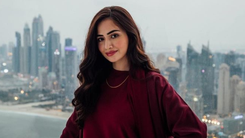 actress-sana-javed-exposes-impostor-running-verified-fb-profile
