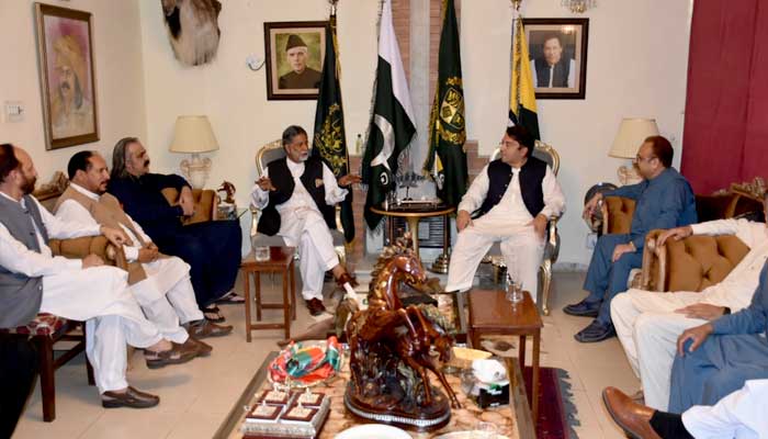 ajk-minister-parts-ways-with-pml-n-joins-pti