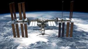 artemis-and-iss-astronauts-connect-in-a-spacetospace-call