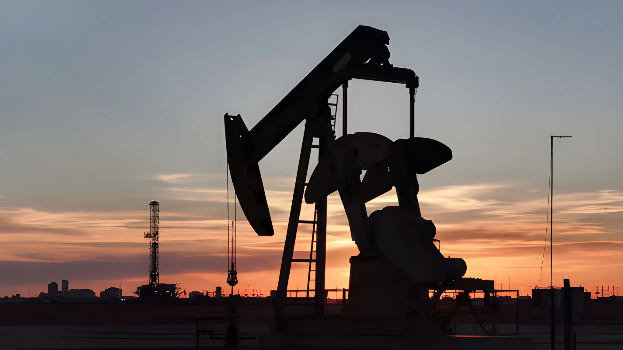 brent-crude-rises-above-100-a-barrel-as-middle-east-conflict-escalates
