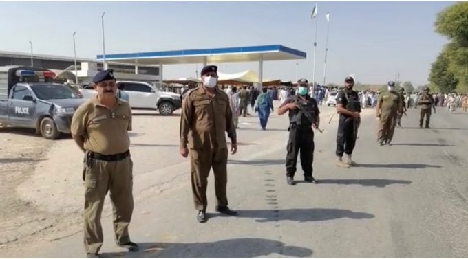 cctv-footage-shows-robbers-massacre-nine-at-sadiqabad-fuel-station