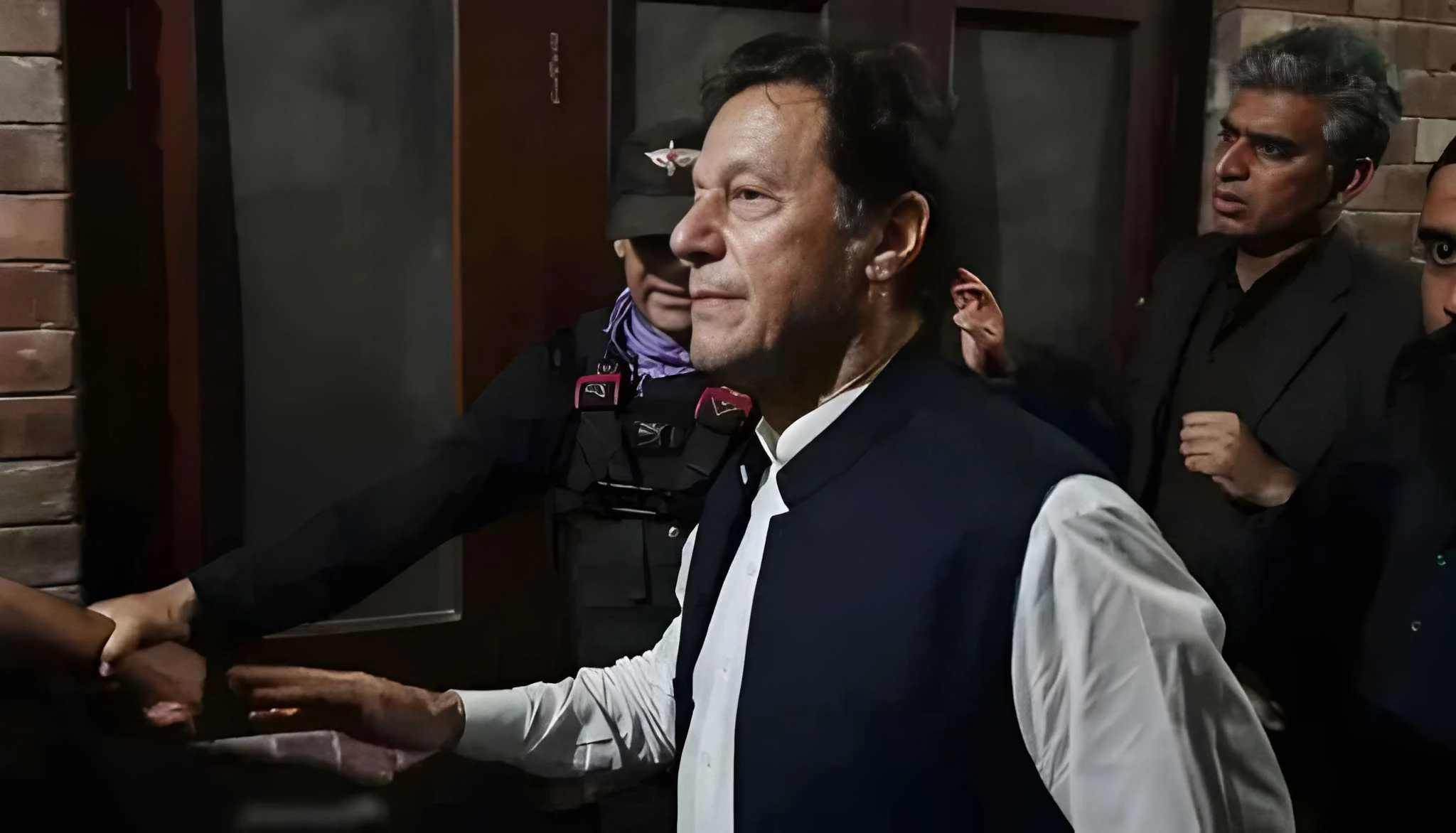 cricket-legends-renew-appeal-to-pm-shehbaz-for-imran-khans-medical-treatment
