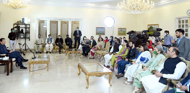 future-pakistani-economic-policies-depend-on-afghan-peace-pm-tells-forum
