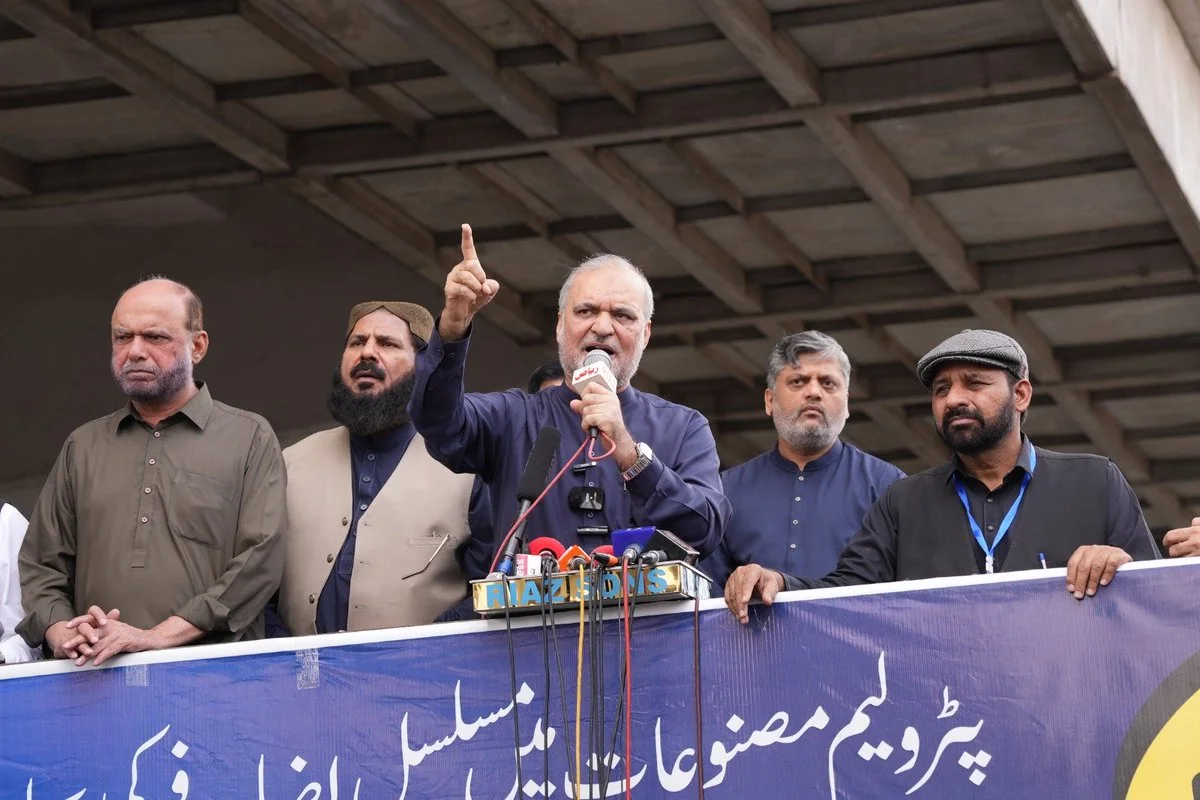 hafiz-naeem-ur-rehman-demands-abolition-of-rs-160-levy-calls-for-50-cut-in-petrol-prices-at-lahore-rally