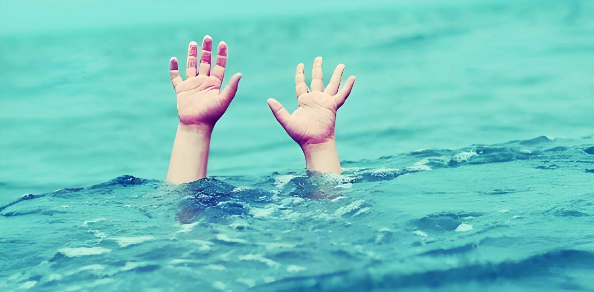 hyderabad-youth-allegedly-tries-to-jump-into-river-at-almanzar