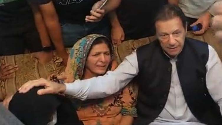 imran-khan-visits-deceased-reporter-sadaf-naeem-s-residence-to-offer-condolence