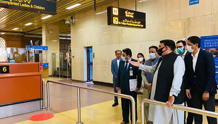 interior-minister-asks-fia-to-increase-immigration-counters-at-karachi-airport