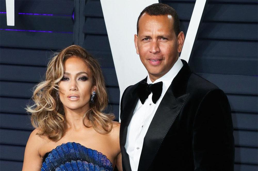 jennifer-lopez-foregoes-wedding-ring-amid-alex-rodriguez-breakup-fiasco