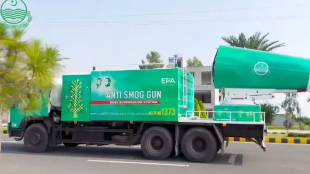 lahore-deploys-anti-smog-guns-to-combat-pollution