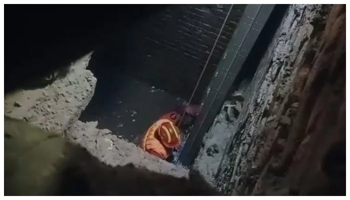 man-claims-assault-and-coercion-in-lahore-sewer-investigation