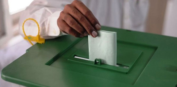 na-75-by-polls-pml-n-mpa-breaks-into-polling-station-in-daska