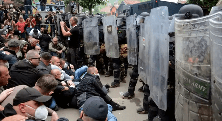 over-30-nato-peacekeepers-injured-in-kosovo-clashes
